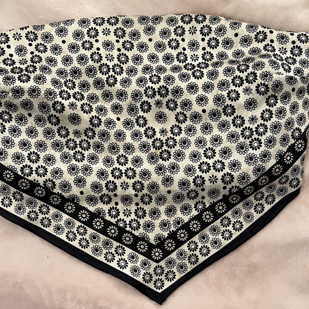 Garage tied bandana top